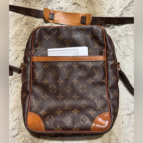 🔥 COA Louis Vuitton Danube Monogram Crossbody Bag in GUC 🔥 - Picture 5 of 15